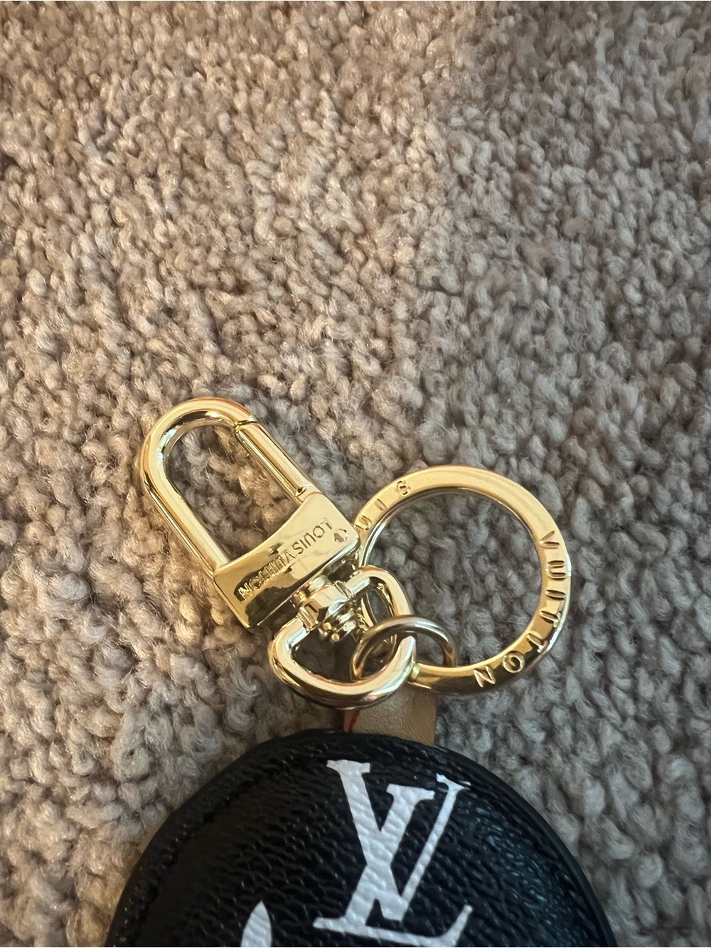 Louis Vuitton Black Monogram Flower Key Holder with Tan Center - Picture 3 of 14